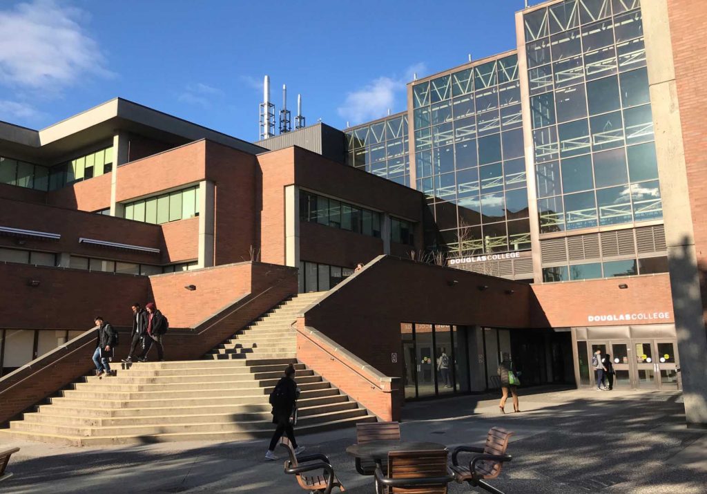 Học phí Douglas College và các ngành học phổ biến