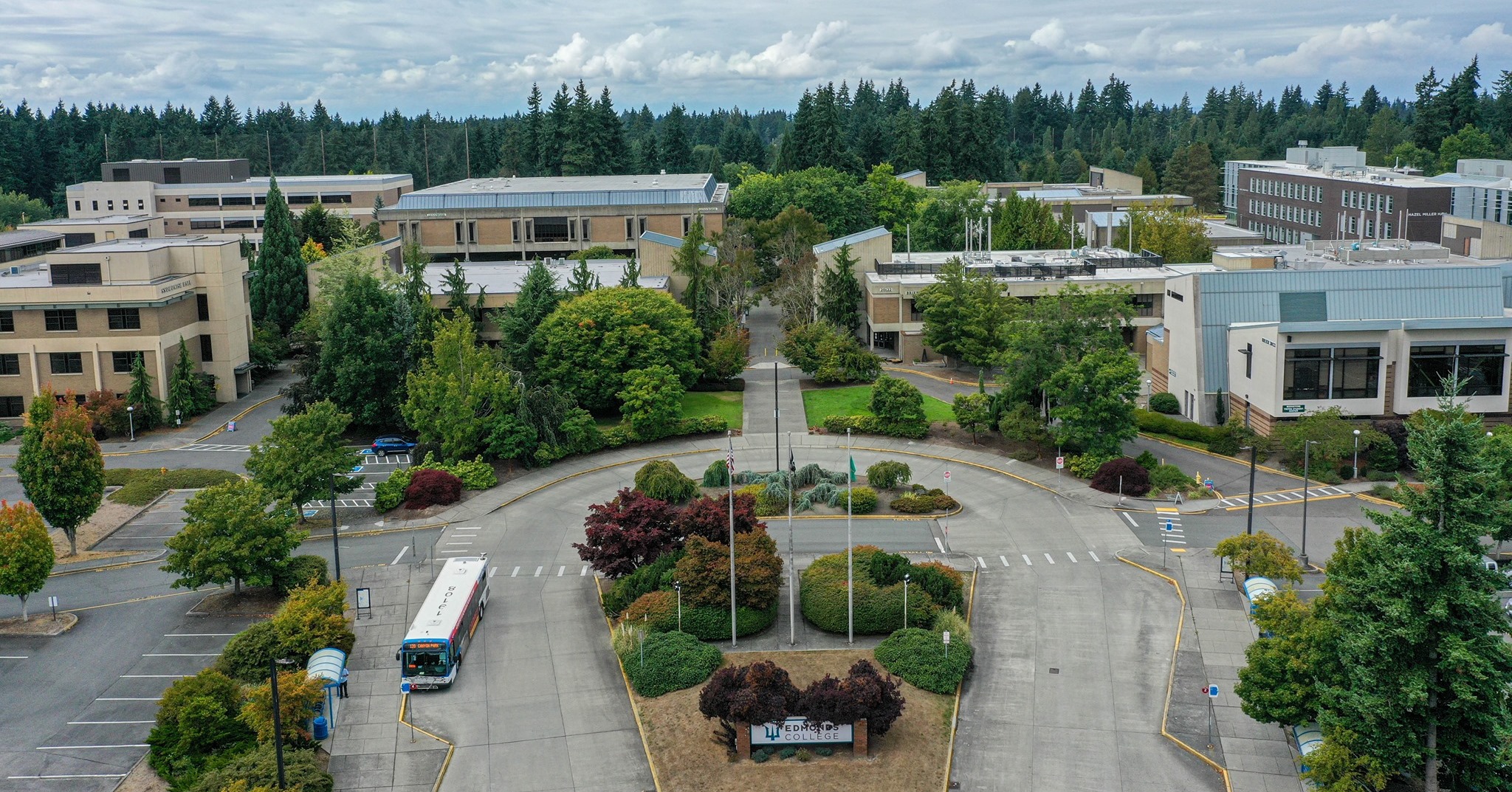 Học phí Edmonds College