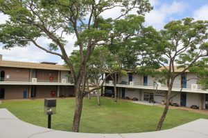 Trường Leeward Community College, học phí, yêu cầu 