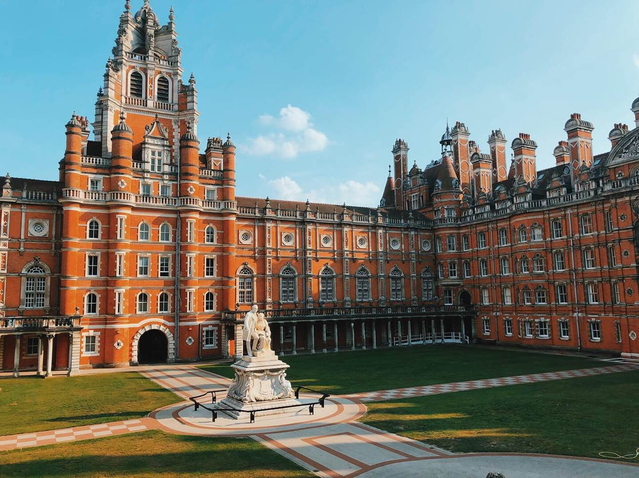 du-hoc-anh-truong-top-royal-holloway